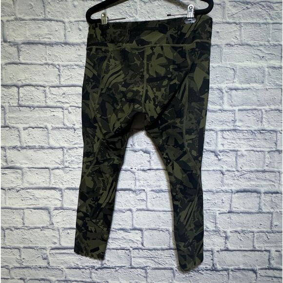 Lululemon Tight Stuff Tight
Pop Cut Fatigue Green Black - Picture 12 of 14